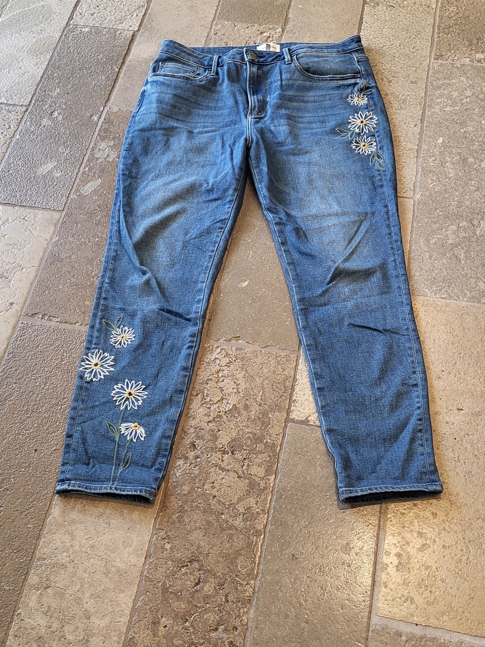 DRIFTWOOD Blue Denim Cropped Jeans with White Daisy Embroidery